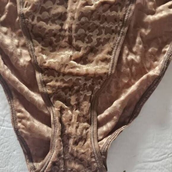 SKIMS embossed logo side string panty Nwt - Picture 3 of 6